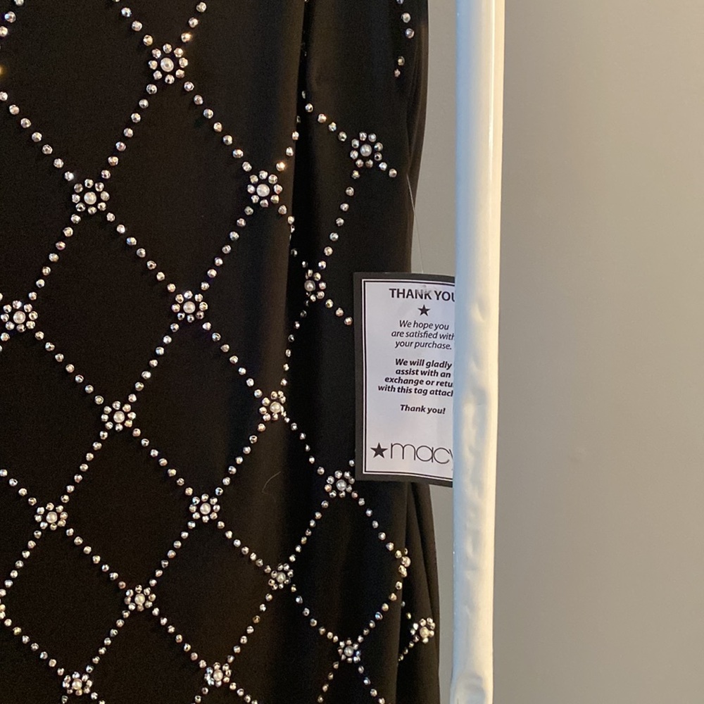 Dress - Picture 4 of 4